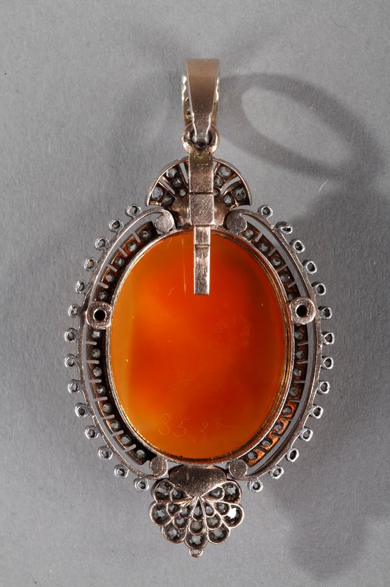 Cameo on agate, gold and diamond | MasterArt